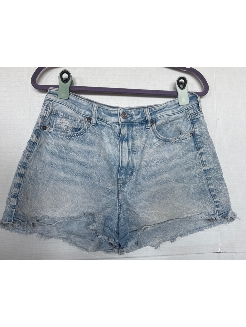 American Eagle Light Wash Denim Shorts with Comfort Stretch Waistband Size 12